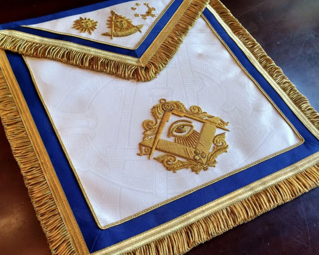 Man Who Would Be Master Past Master Masonic Apron, Gold - Texas Regulation