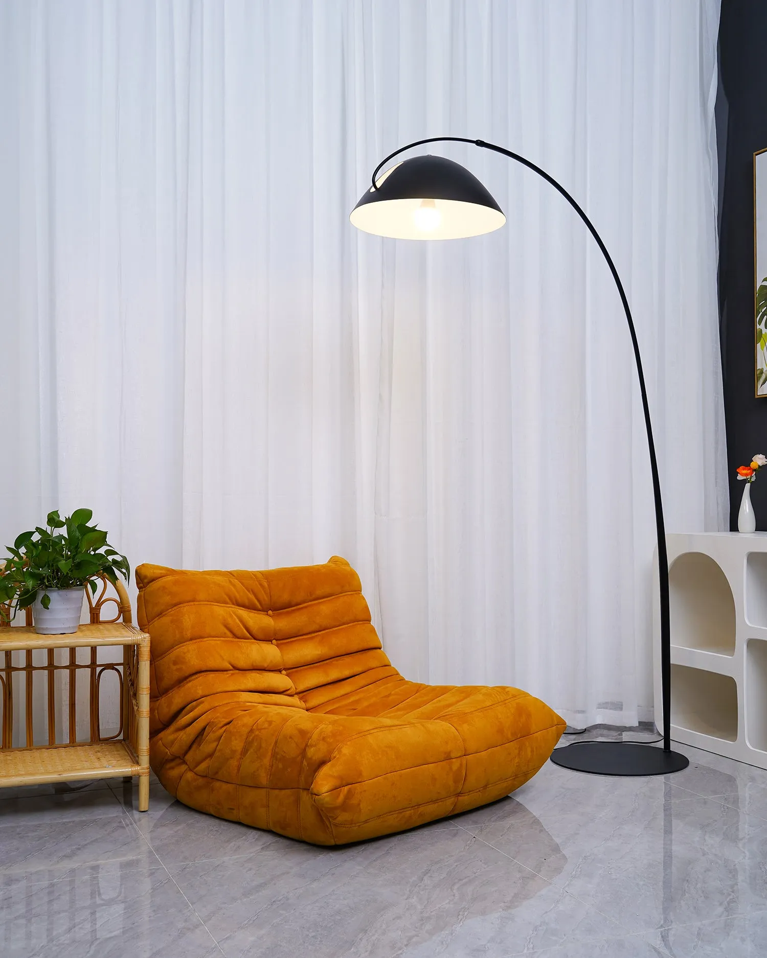 Pluma Floor Lamp