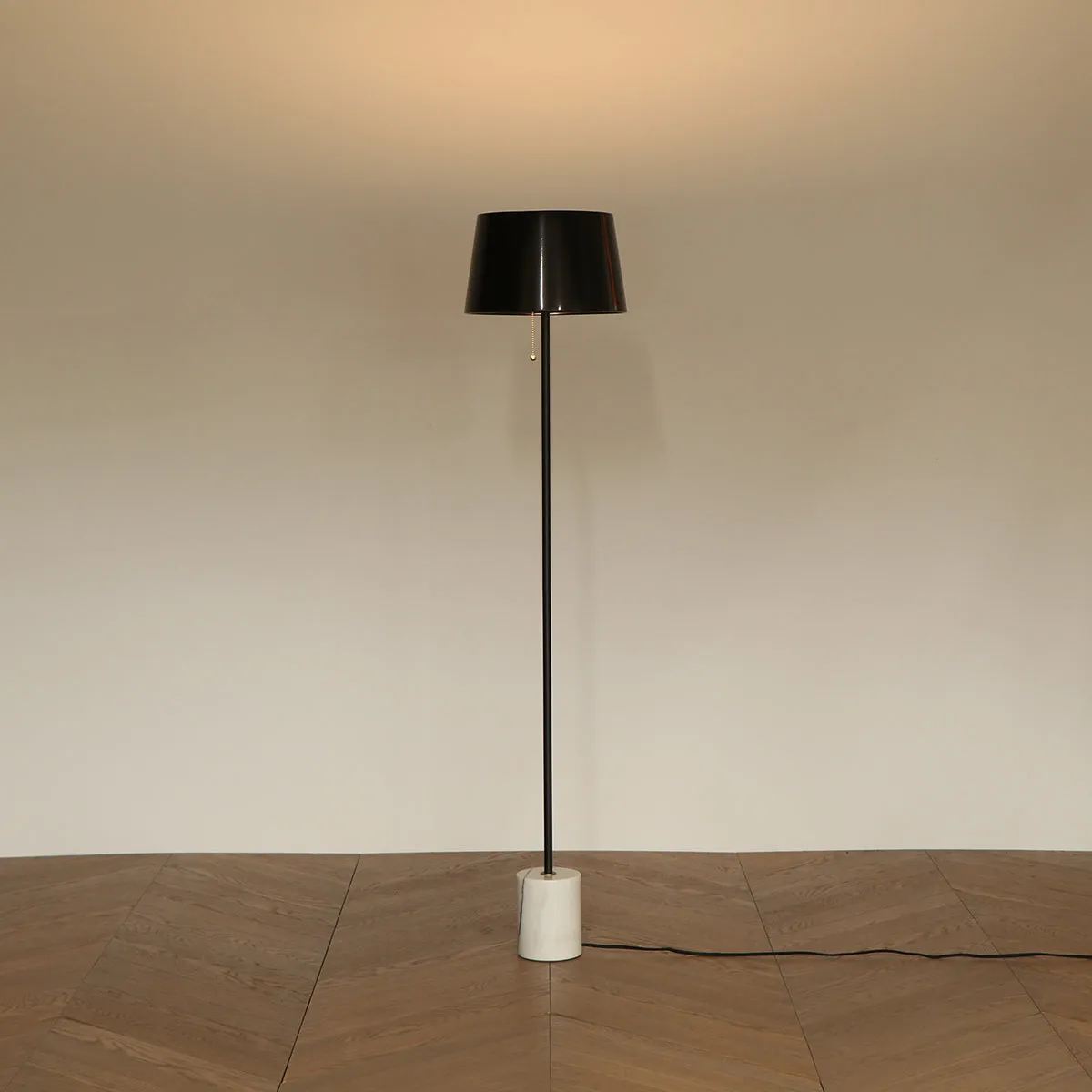 Simple - Elegant　Steel Shade Floor Lamp