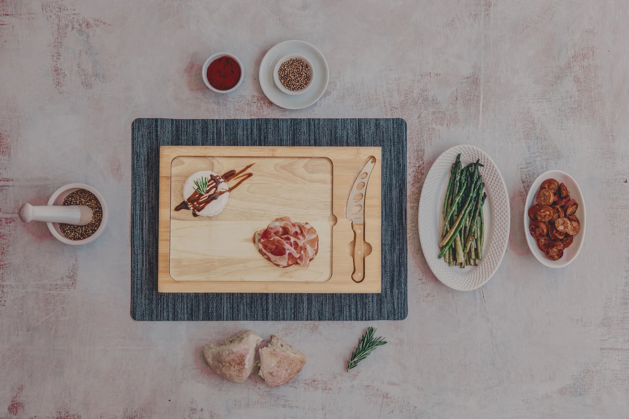 Texas Rangers Baseball Diamond - Icon Glass Top Cutting Board & Knife Set