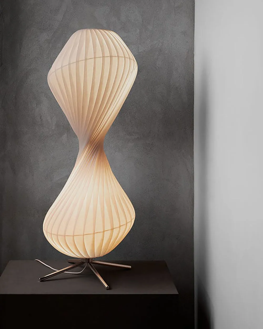 TR32 Floor Lamp