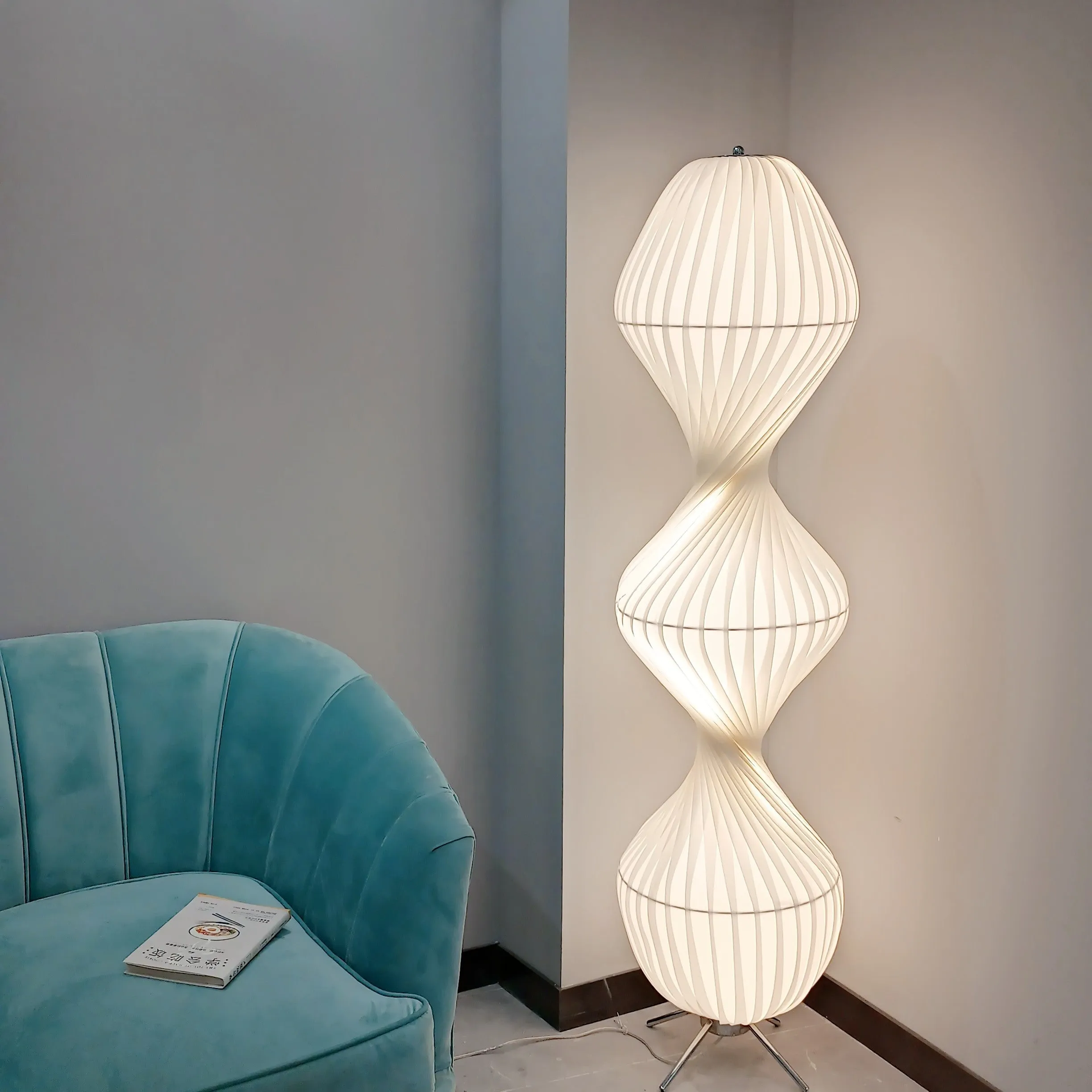 TR32 Floor Lamp